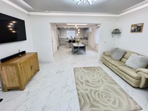 Lounge- click for photo gallery